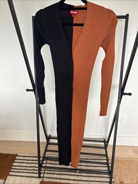 STAUD Two-Tone Ribbed Button-Front Knit Dress in Black & Rust